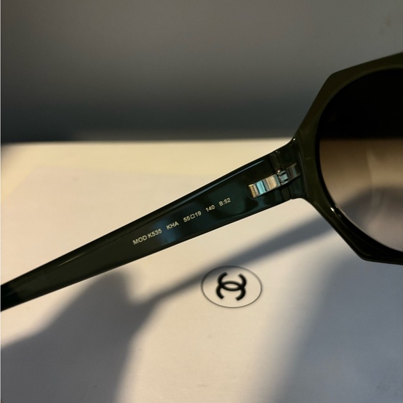 Kate Young for Tura Sunglasses - Picture 3 of 4